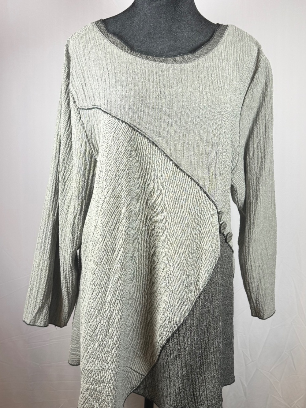 'Habitat, clothes to live in' two tone gray tunic, modern style in XL